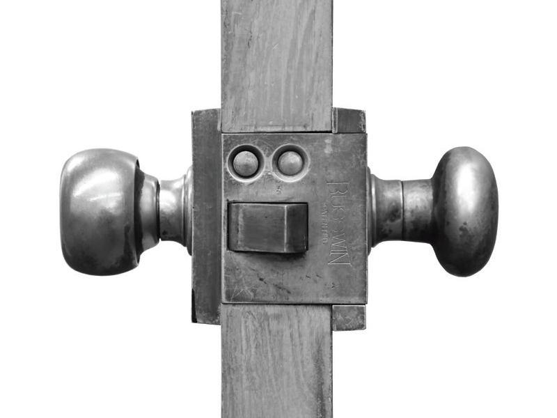 View of door handles from the side edge of the door